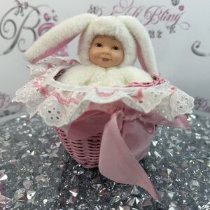 Anne geddes Bunny Hooded Baby Doll in Pink Wicker Basket bunnie cute rare
